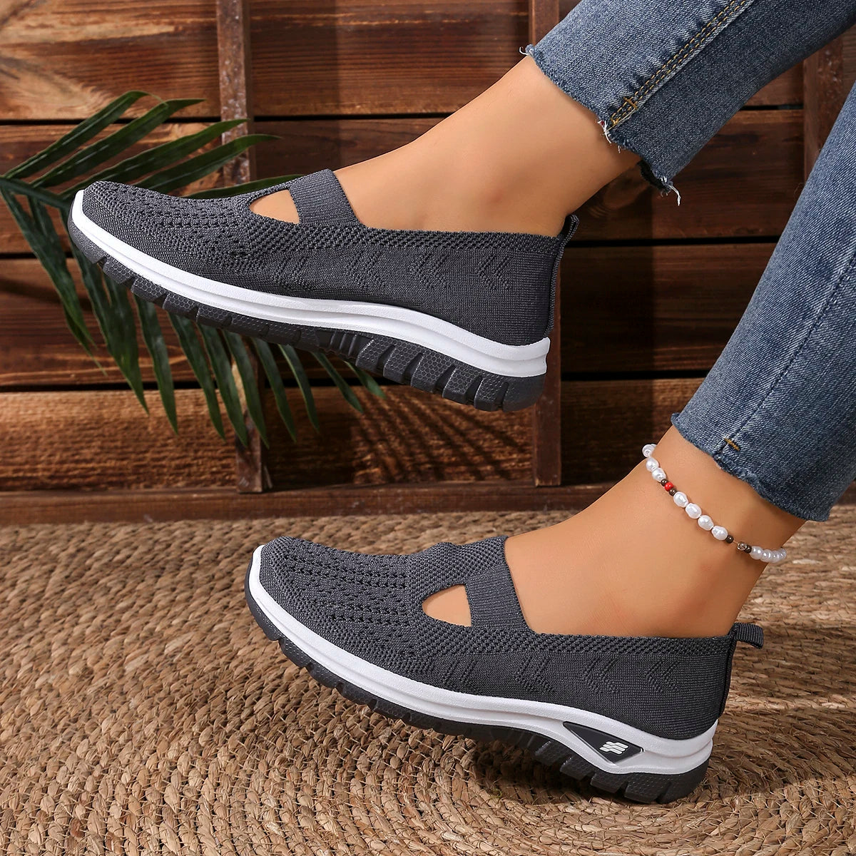 Women's casual sports shoes with breathable mesh, fashionable and versatile, soft soles, comfortable and casual