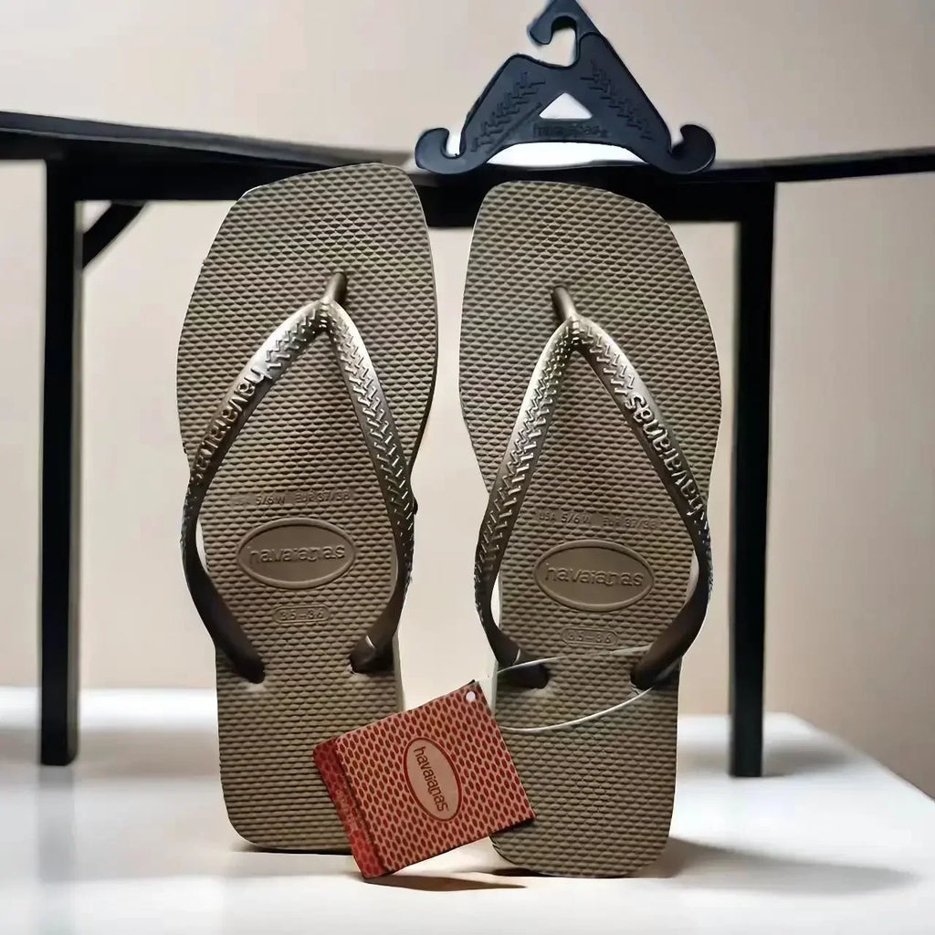 Summer 2025 New Women's Square Toe Flip Flops Outdoor Beach Sandals Luxury Women's Casual Slippers Size 35-42 Women's Shoes