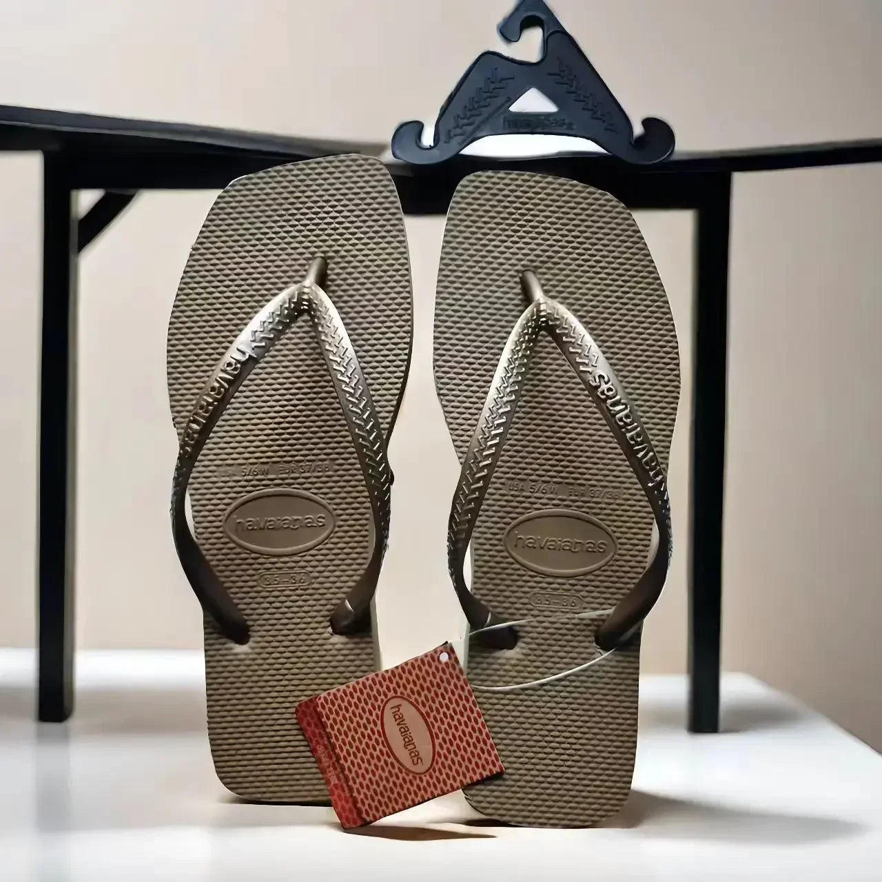 Summer 2025 New Women's Square Toe Flip Flops Outdoor Beach Sandals Luxury Women's Casual Slippers Size 35-42 Women's Shoes