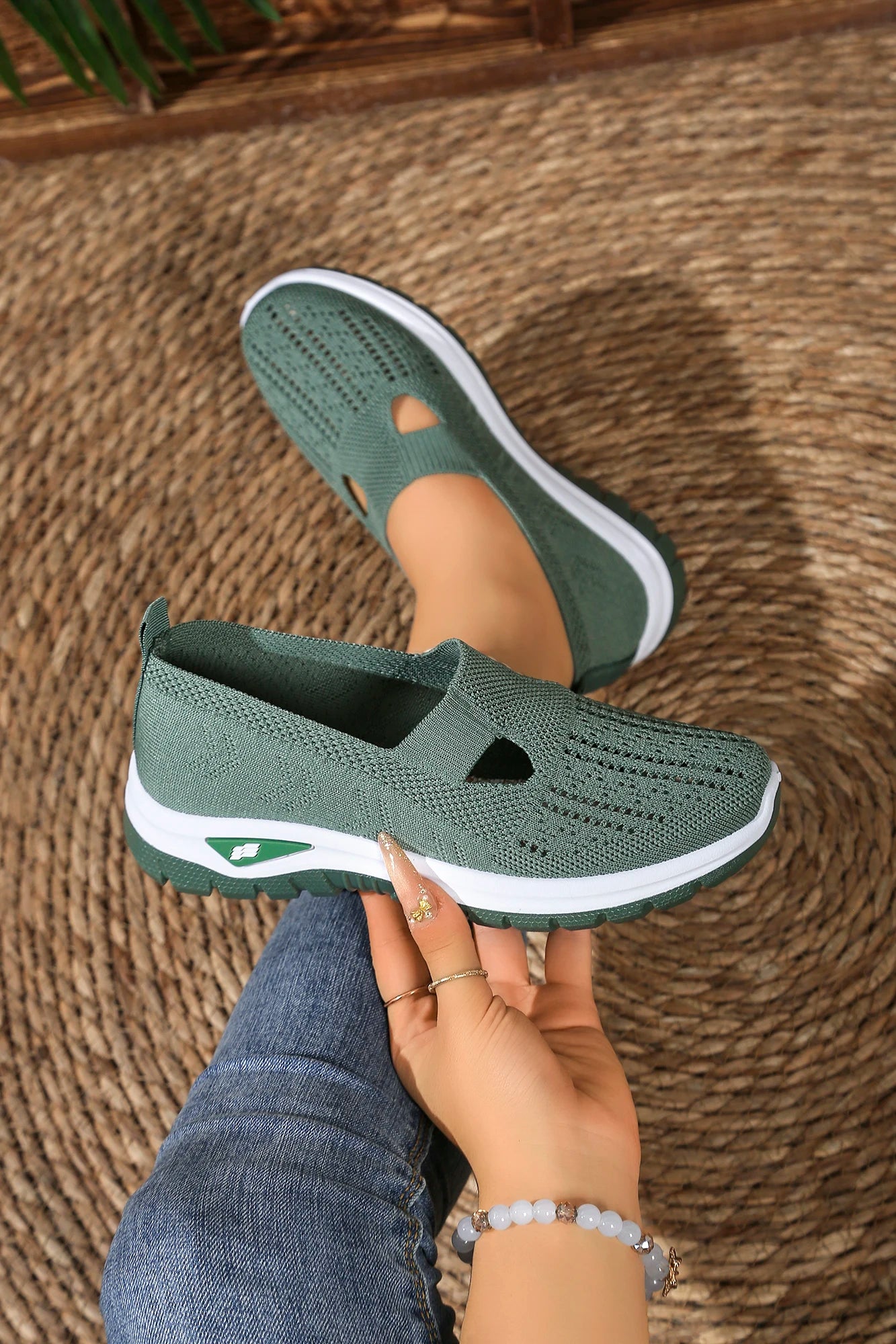 Women's shoes, casual sports shoes, solid color breathable sports soft-soled lightweight walking shoes, low-top knitted casual s