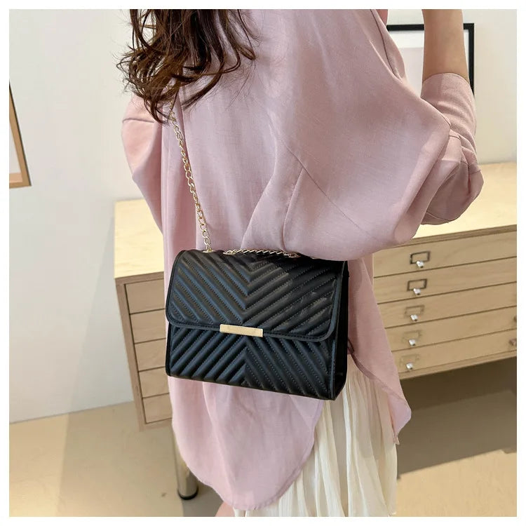 Fashion indentation shoulder bag simple chain 2024 summer new style this year popular retro commuter crossbody small square bag