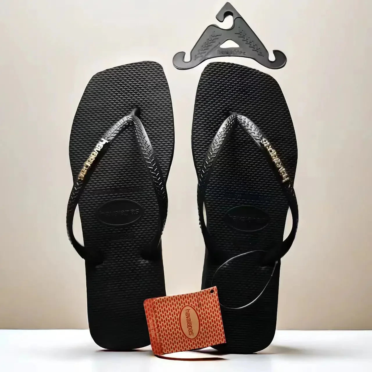 Summer 2025 New Women's Square Toe Flip Flops Outdoor Beach Sandals Luxury Women's Casual Slippers Size 35-42 Women's Shoes