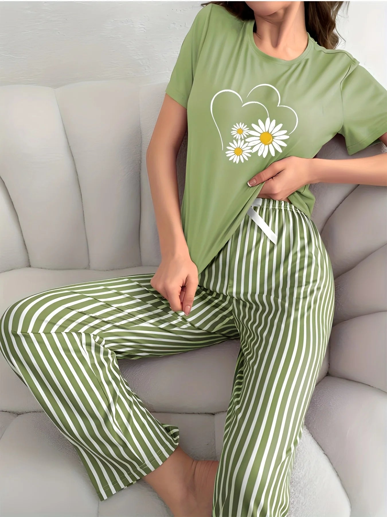 2-Piece Women's Pajama Set for All Seasons, Spring and Summer, Elegant Floral Print Long Pants and Short-Sleeved Pajama Set
