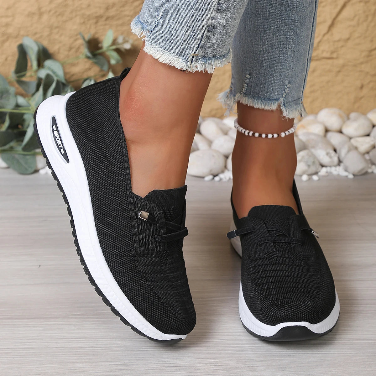 2026 Spring/Summer New Style Mesh Shoes, casual and fashionable, with soft sole and lightweight design, suitable for women.