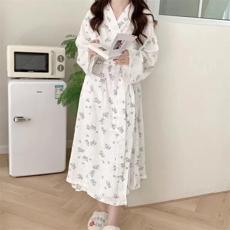 Spring and Summer Sexy Women's Morning Gown, Bathrobe, Women's White Floral Loose Robe, V-Neck Long Sleeved Home Nightgown