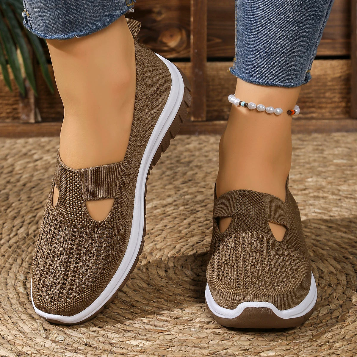 Women's casual sports shoes with breathable mesh, fashionable and versatile, soft soles, comfortable and casual