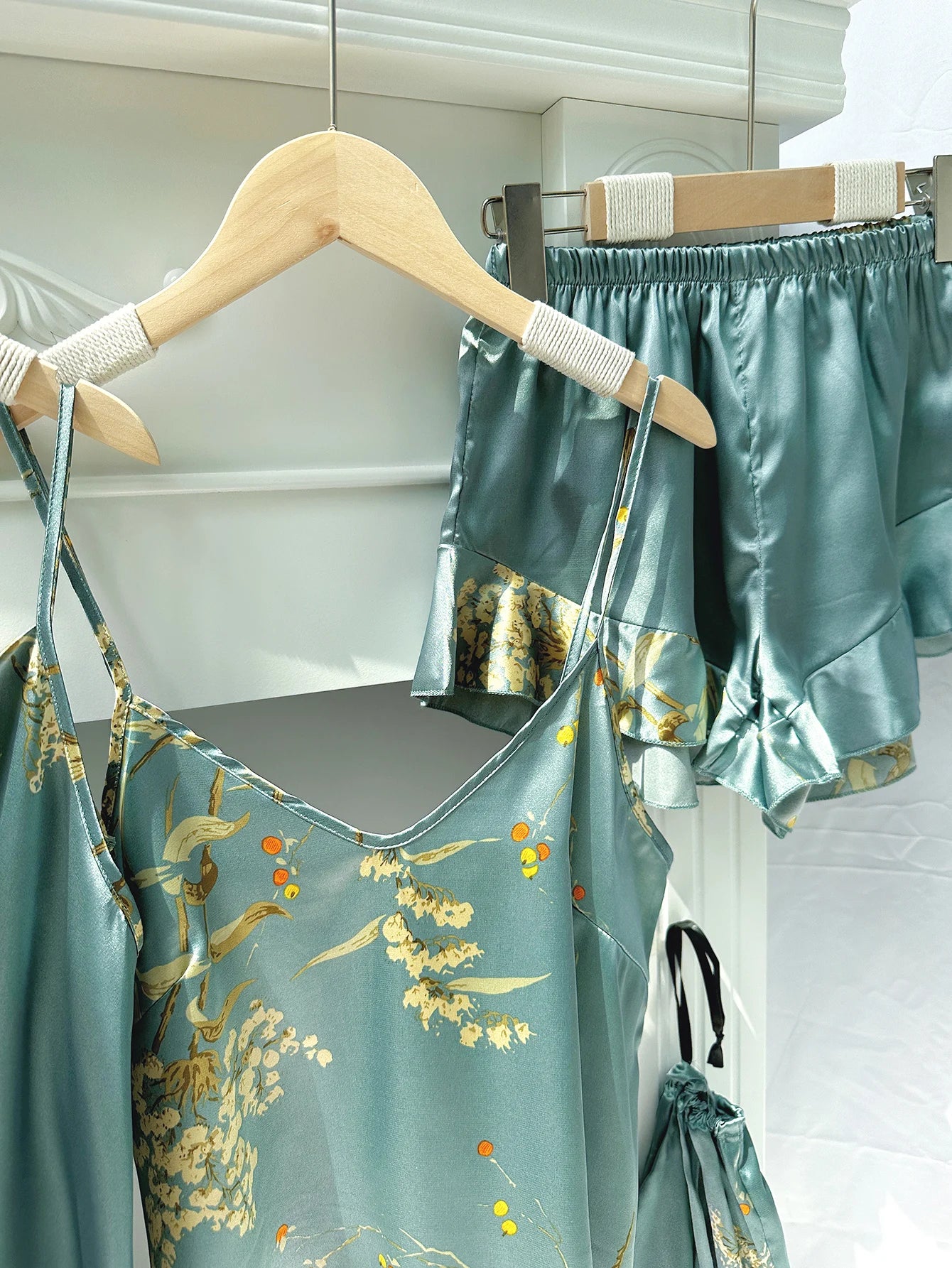 5pcs Floral Print Long Sleeve Robe Cami Dress Cami Top Ruffle Hem Shorts Simple Pajamas Sets for Women