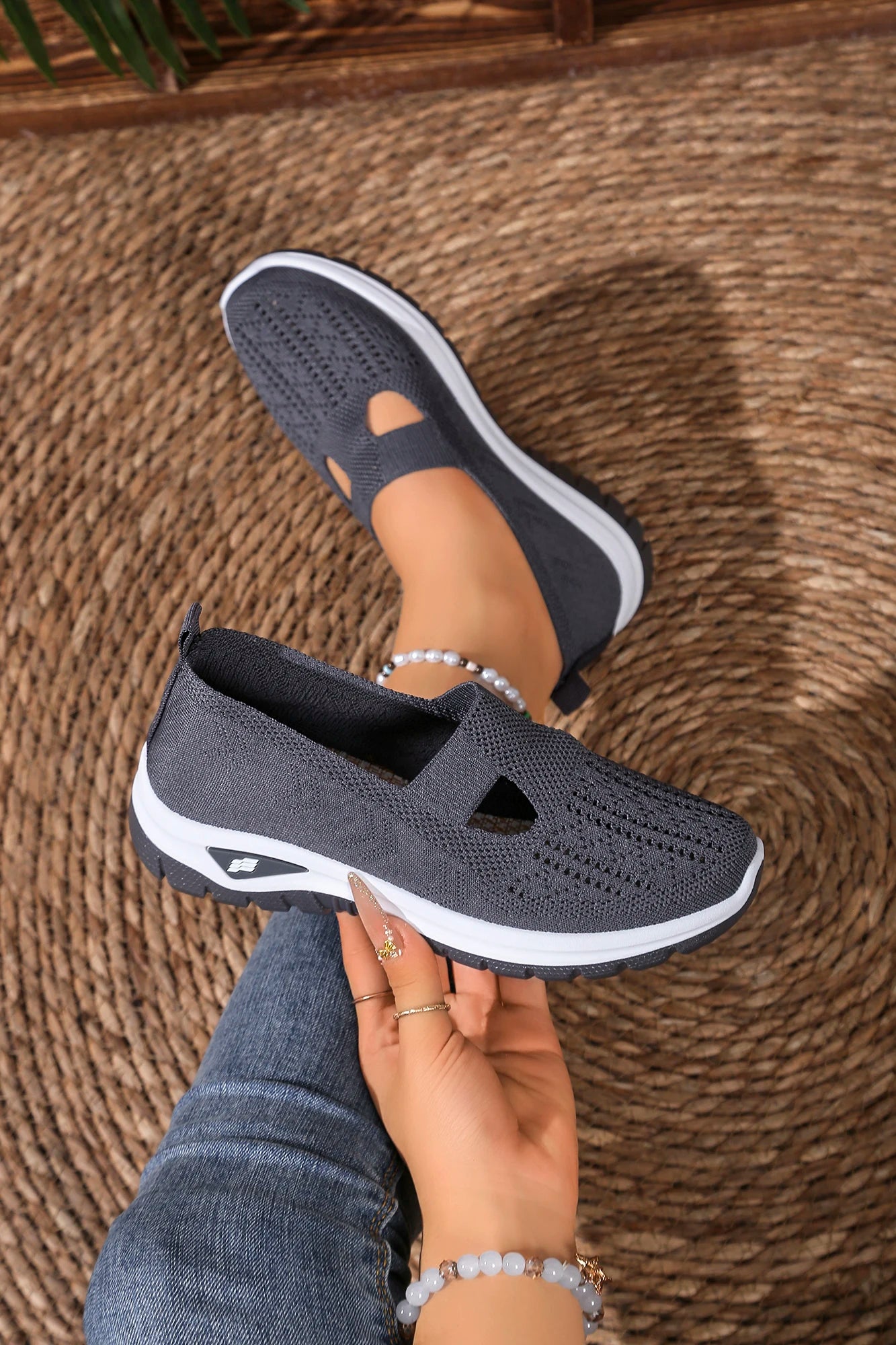 Women's shoes, casual sports shoes, solid color breathable sports soft-soled lightweight walking shoes, low-top knitted casual s