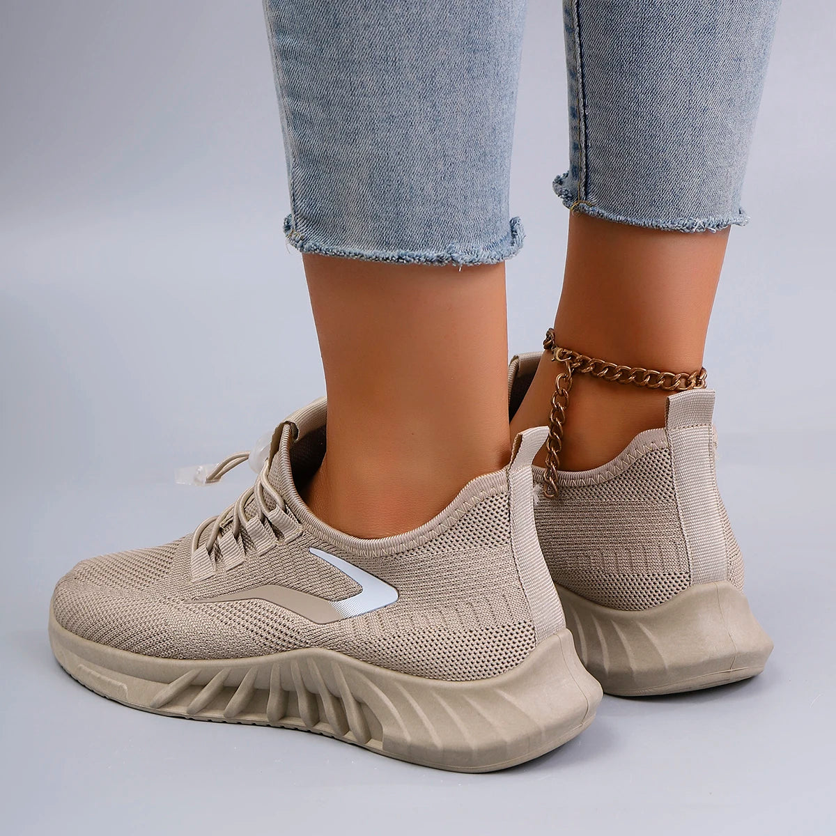 Spring and Autumn New Women's Casual Lace-Up Comfortable, Breathable, Lightweight and Wear-Resistant Sports Shoes